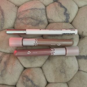 Set 2 products glossier . 🏖😅